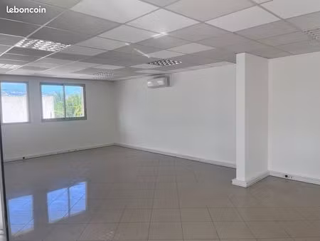grand bureau professionnel 80 m² lumineux – 1 200 /mois