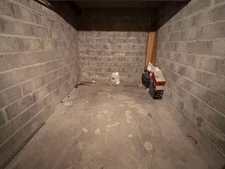 parking/box 1 pièce 18 m²