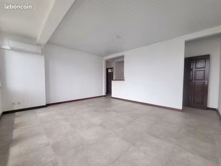 bureau 70 m²