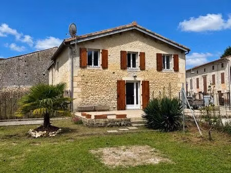 maison de village en pierre rénovée 83m² – 3ch – mosnac 17