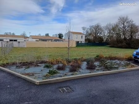 terrain viabilisé de 1000m² à surgères(17700)