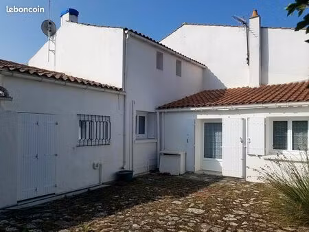 oléron. maison à rénover. 6 pièces  3 chambres