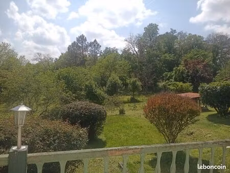maison de campagne en lisière de forêt