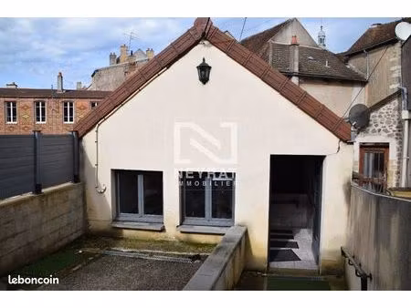 immeuble 4 pièces 230 m²