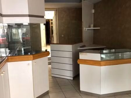 local commercial  centre ville