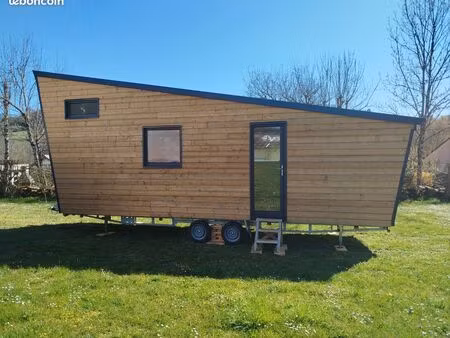 tiny house neuve - intérieur à créer