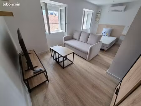 studio meublé rénové – hyper centre de cognac – climatisation – fibre – disponible