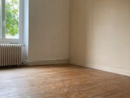 a ruelle sur touvre: maison f3 bis de plain-pied  avec jardin privé  au calme et sans vis 