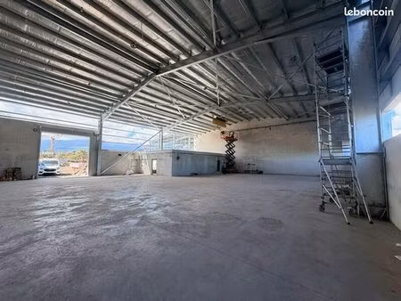 local industriel 616 m²