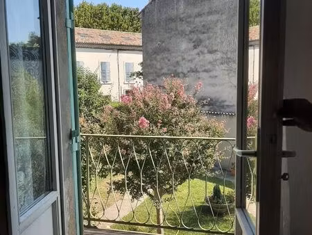 t1 avec balcon vue jardin