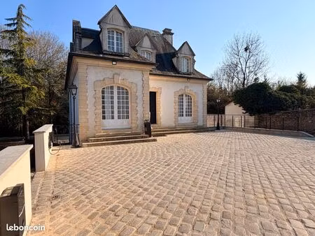 location de bureau de 44m²  dans une belle bâtisse à marolles en brie (94440)
