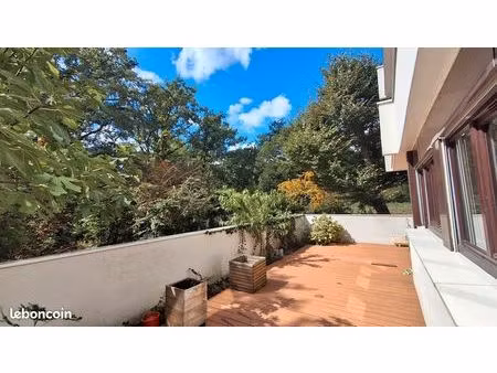appartement 2 pièces de 50 m² avec grande terrasse de 37 m² et vue sur le bois de cergy