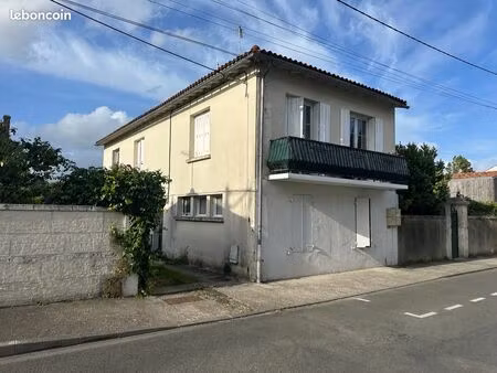 immeuble 140 m² saintes
