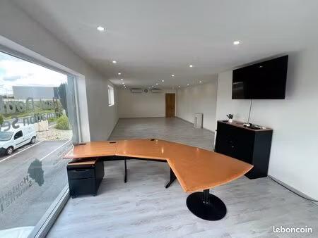 bureaux 150m² – 2 niveaux – za bulle (25) – pmr – clim – parking