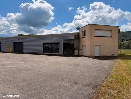 local commercial / entrepôt à louer – grand volume + bureaux