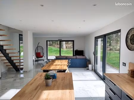 maison contemporaine et familiale à 5 min de besançon