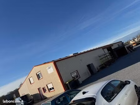 à louer local commercial hangar bureau bâtiment parking stockage entrepôt toilettes