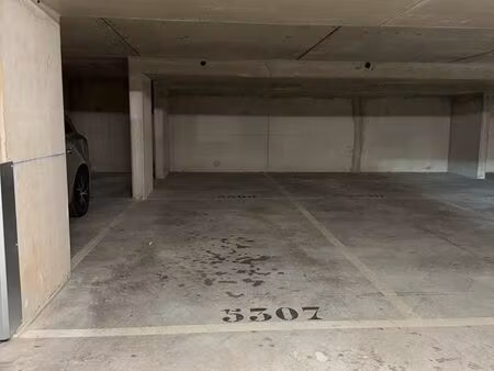 double place de parking sécurisée en garage fermé – cergy centre (marjoberts)