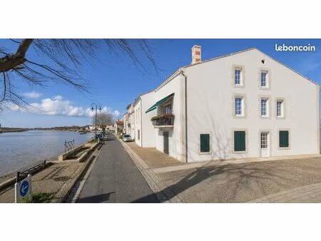 maison . 9 pièces . 270 m²