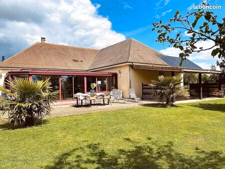 maison 9 pièces 250 m²