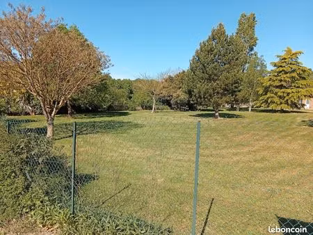 terrain 593 m² pitres