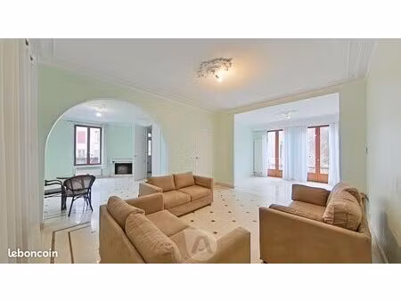 maison 8 pièces 296 m²