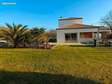 charmante maison contemporaine avec piscine