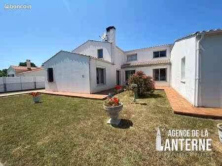 maison 8 pièces 196 m²