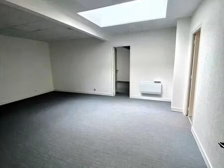 bureau 2 ou 3 pieces - 30 ou 60 m² - centre et calme