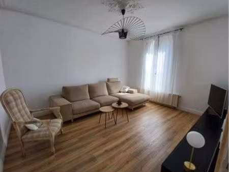 appartement 69m carrés rénové style haussmannien