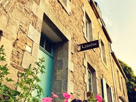 bien rare à la vente dans un cadre exceptionnel: double bâtisse en pierres à dinan  20 min
