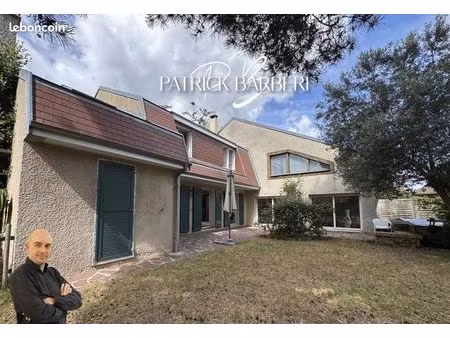 maison 7 pièces 254 m²