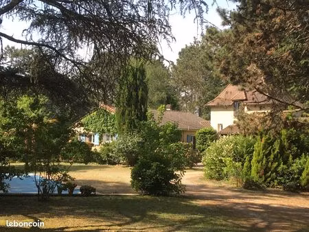 maison - villa de plain pied avec tour piscine panneaux solaire clim réversible proche lim