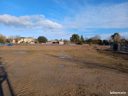 terrain 547 m² garons