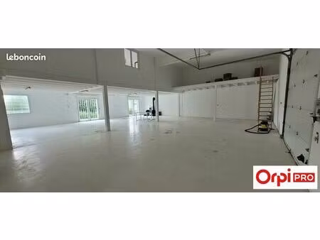 local commercial 330 m²