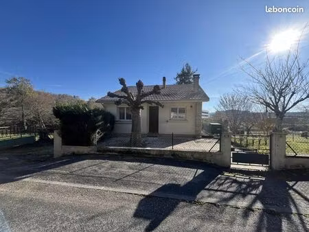 vend maison avec grand terrain