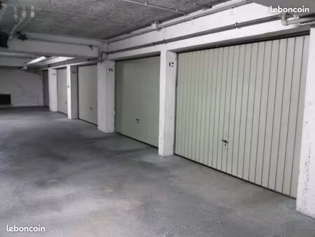box fermé et sécurisé avec gardien 7j7