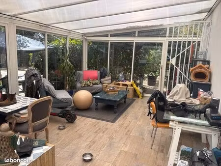 petite maison sur terre agricole