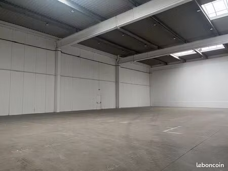 local d'activité - 2000m2 à côté de la gare tgv valence