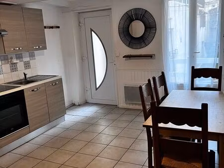 maison de village au centre de tourbes