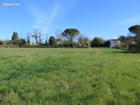 terrain 930m²