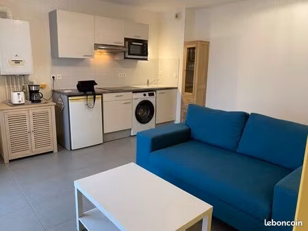 à louer meublé   cuisine équipée  ll  salle de bains