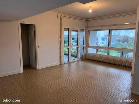 local professionnel en duplex – idéal profession libérale ou bureaux d'affaires - proche c