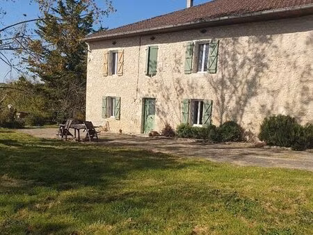 ferme en pierre rénovée avec charme et authenticité