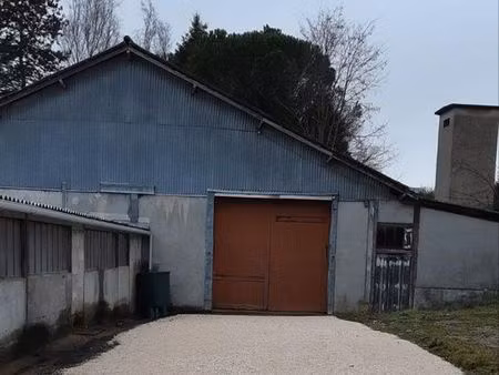 entrepôt / local de stockage 280 m² – grande porte – idéal artisan