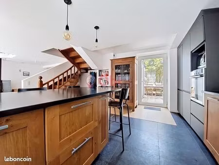 maison 8 pièces 121 m²