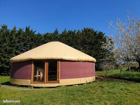 grande yourte contemporaine 80 m² 4 saisons erp. idéale stages  habitat ou activité bien-ê
