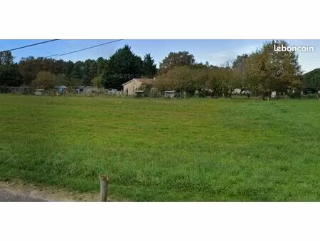terrain constructible 1600 m²