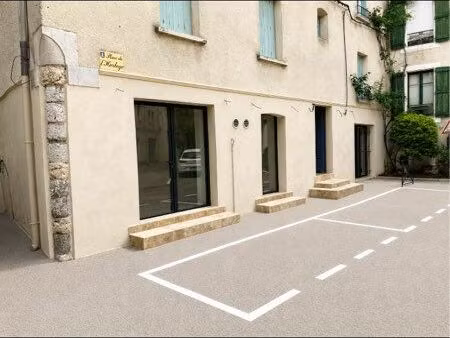 local commercial  bureau 50m2