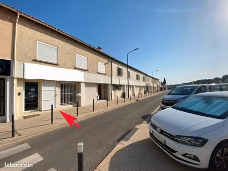 loue local commercial/ bureaux en rdc de 95 m² à nîmes zi st césaire carremeau